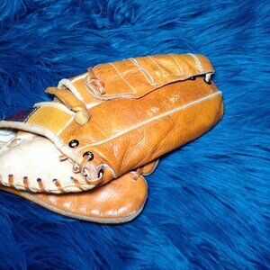 VINTAGE TMC 222 Baseball Glove; Leather, pre-shaped, MLB, Aaron Judge, Yankees